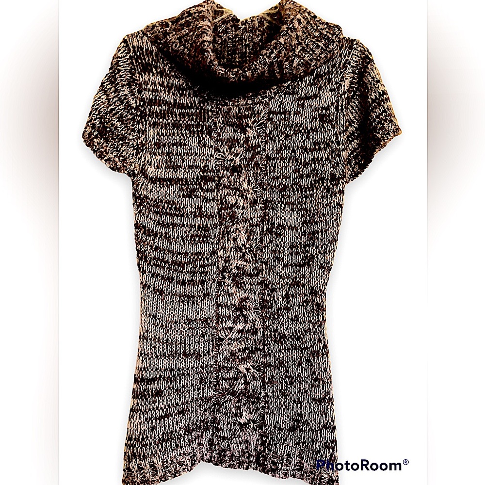 A trendy Junior long sweater in pre owned condition.